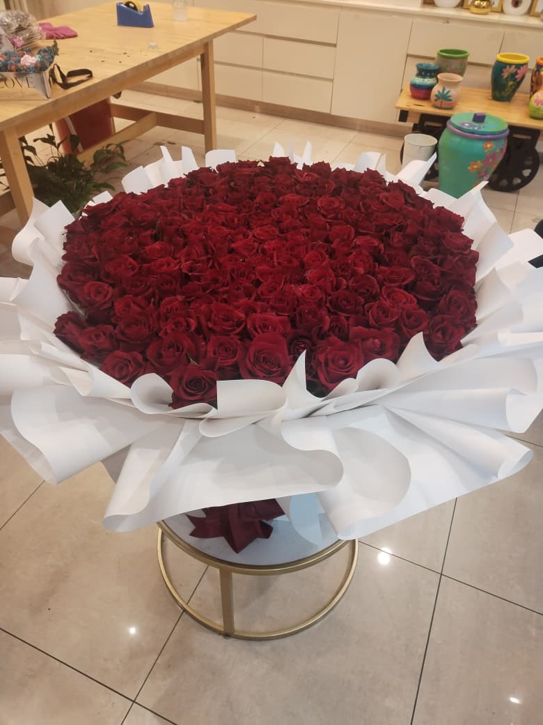 Royal Crimson Grande – 180 Roses